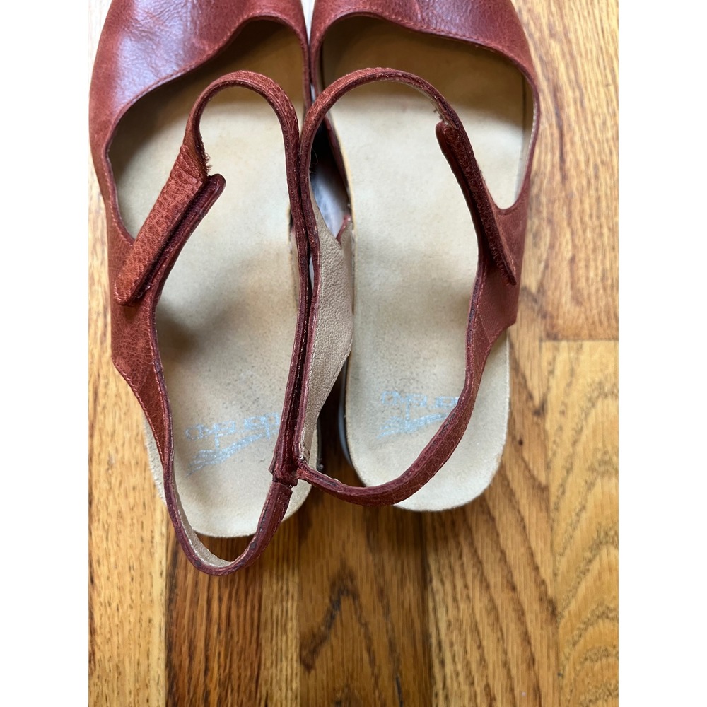 Dansko Reece Rust Leather Wedge Sandals Peep Toe Ankle Strap Womens 40 - Picture 3 of 6